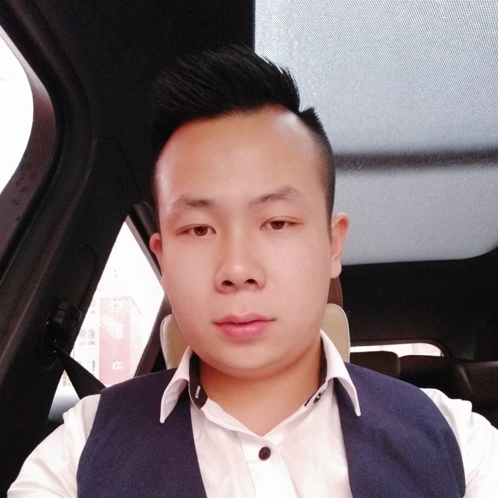 一个人还大树的照片