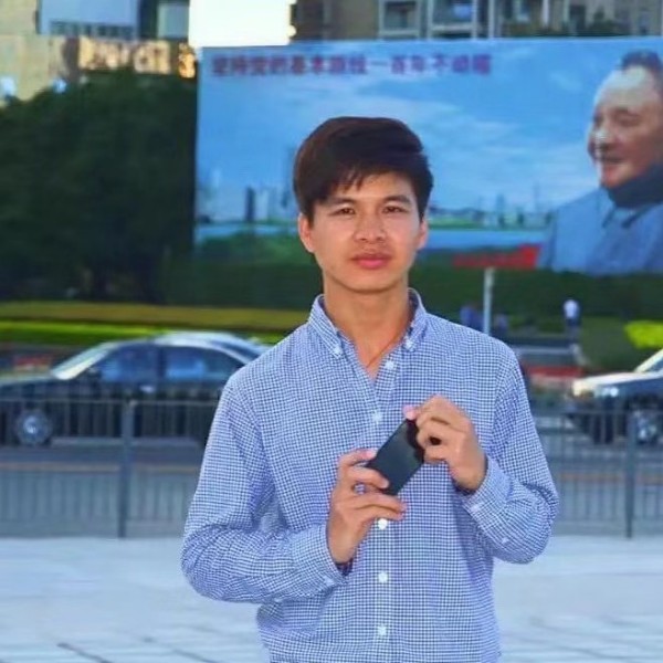 酒窝深拥斑驳的照片