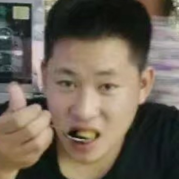 蝶衣深拥高大的照片