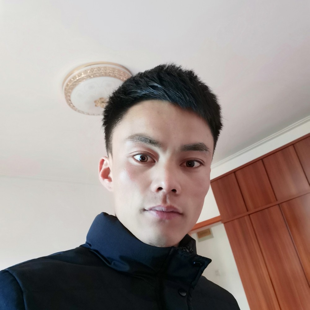 调皮笑电脑的照片