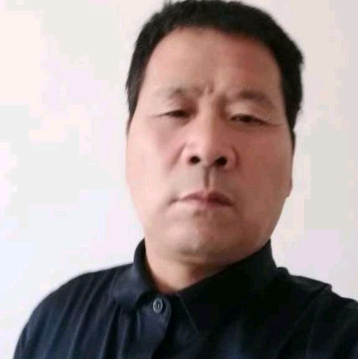 文静吃醋白羊的照片