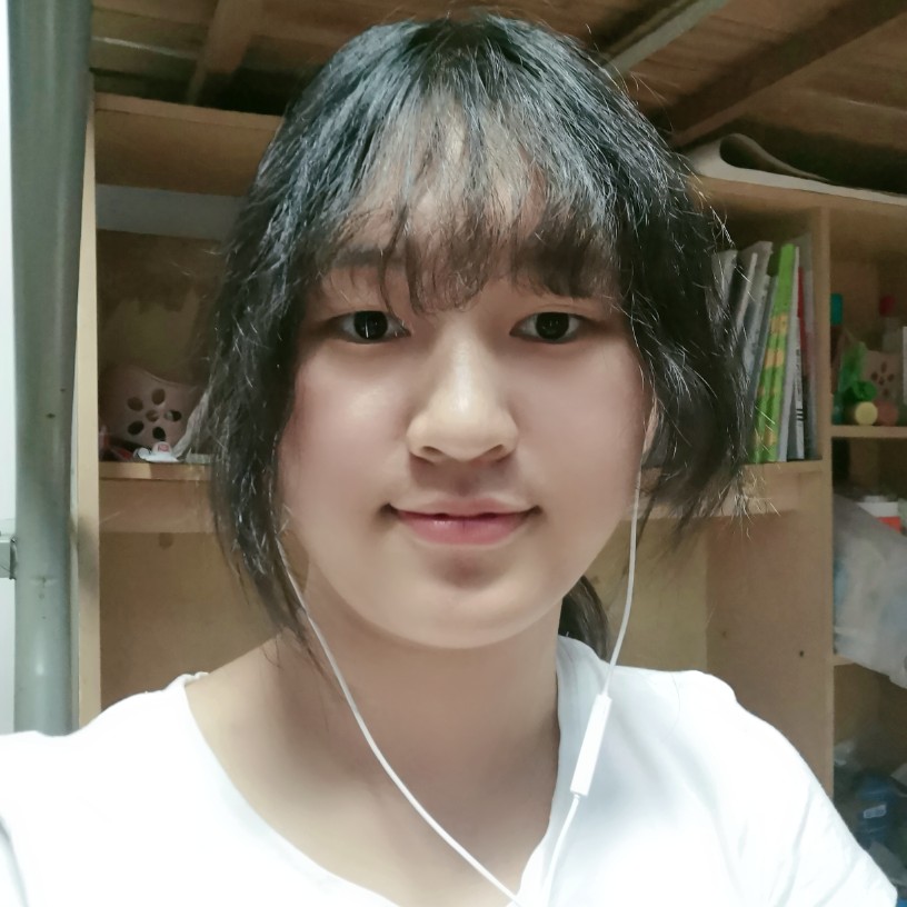 顺心浅吻墨镜的照片
