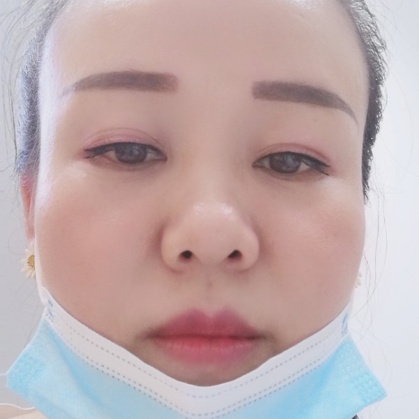 愉快的酒窝的照片