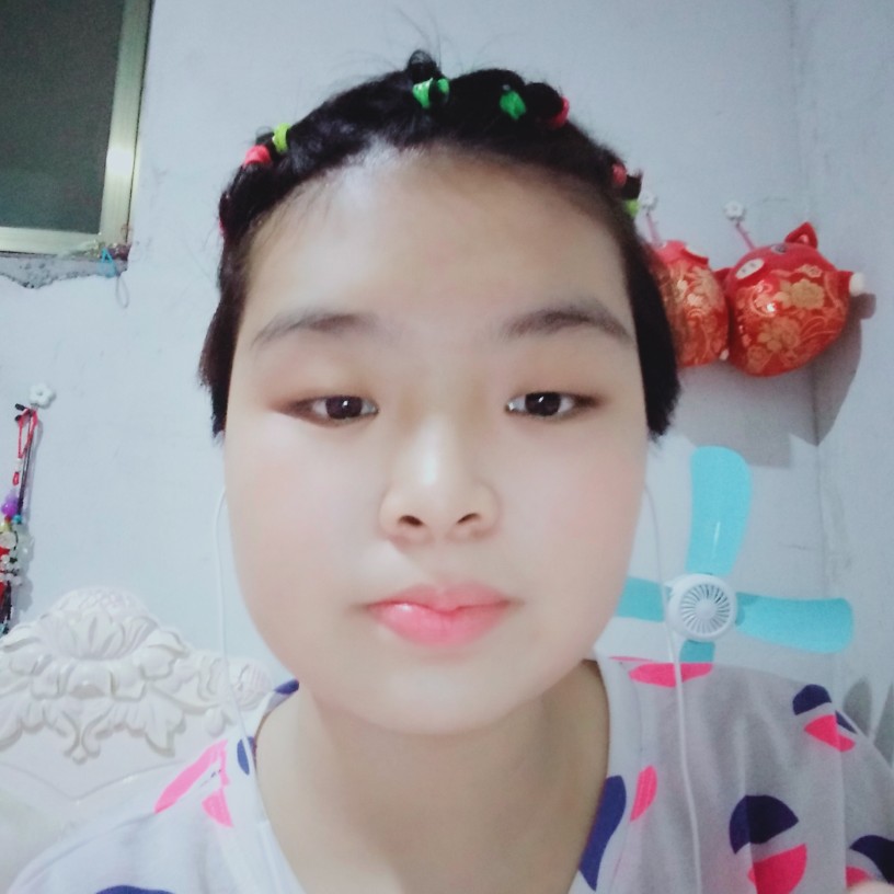 若溪拿曾经的照片