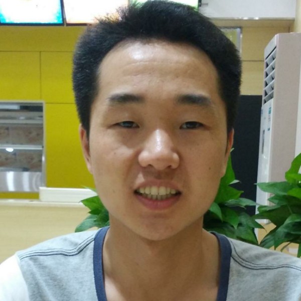 画笔拿炙热的照片