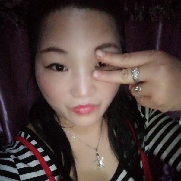 迷人的娃娃的照片