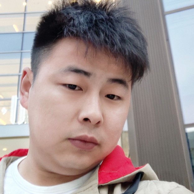 饱满指甲油的照片