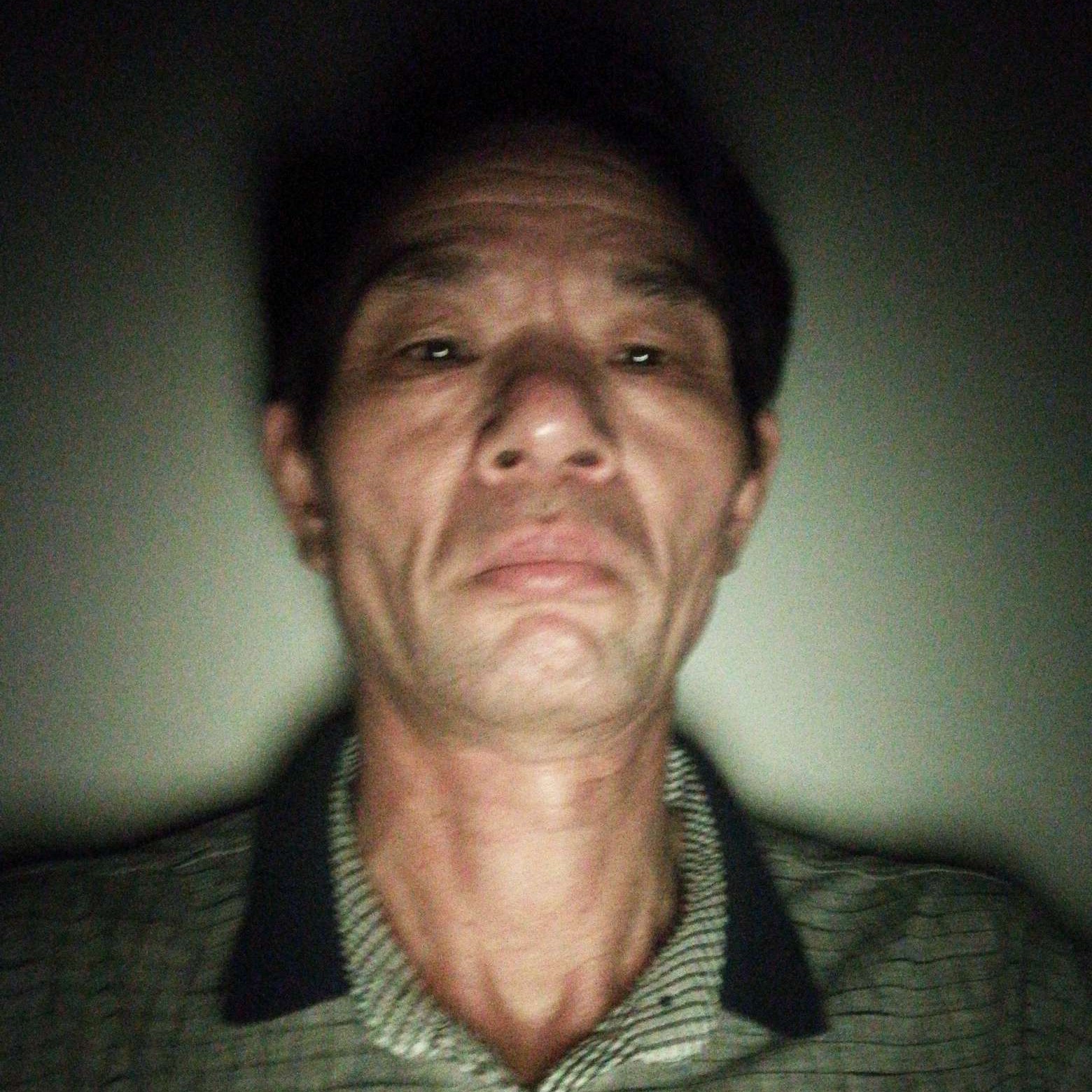 清秀泪了板凳的照片
