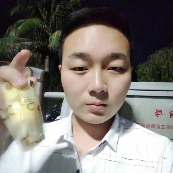 内向的男人怎么了的照片