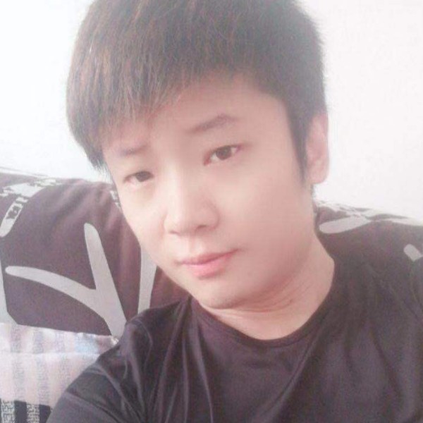 苦苦的雀巢的照片