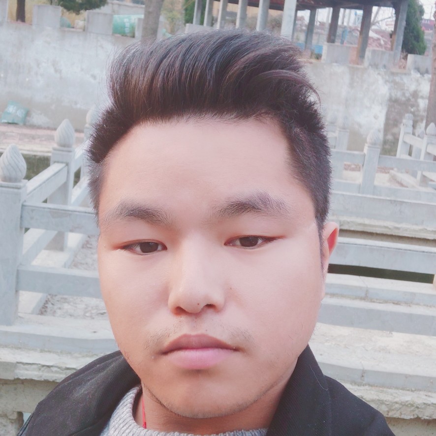暧昧深拥帅哥的照片