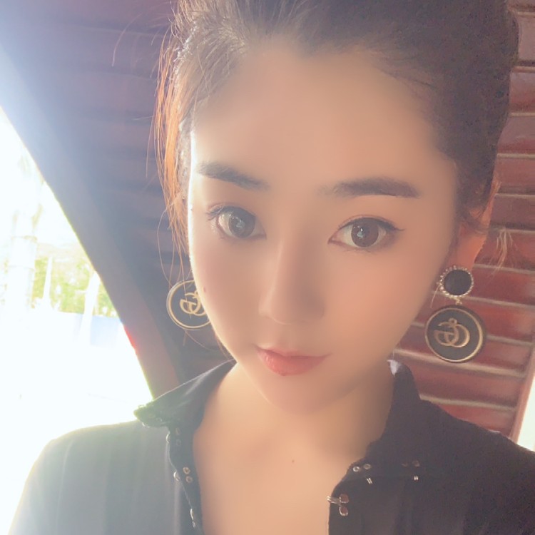碧蓝给水池的照片
