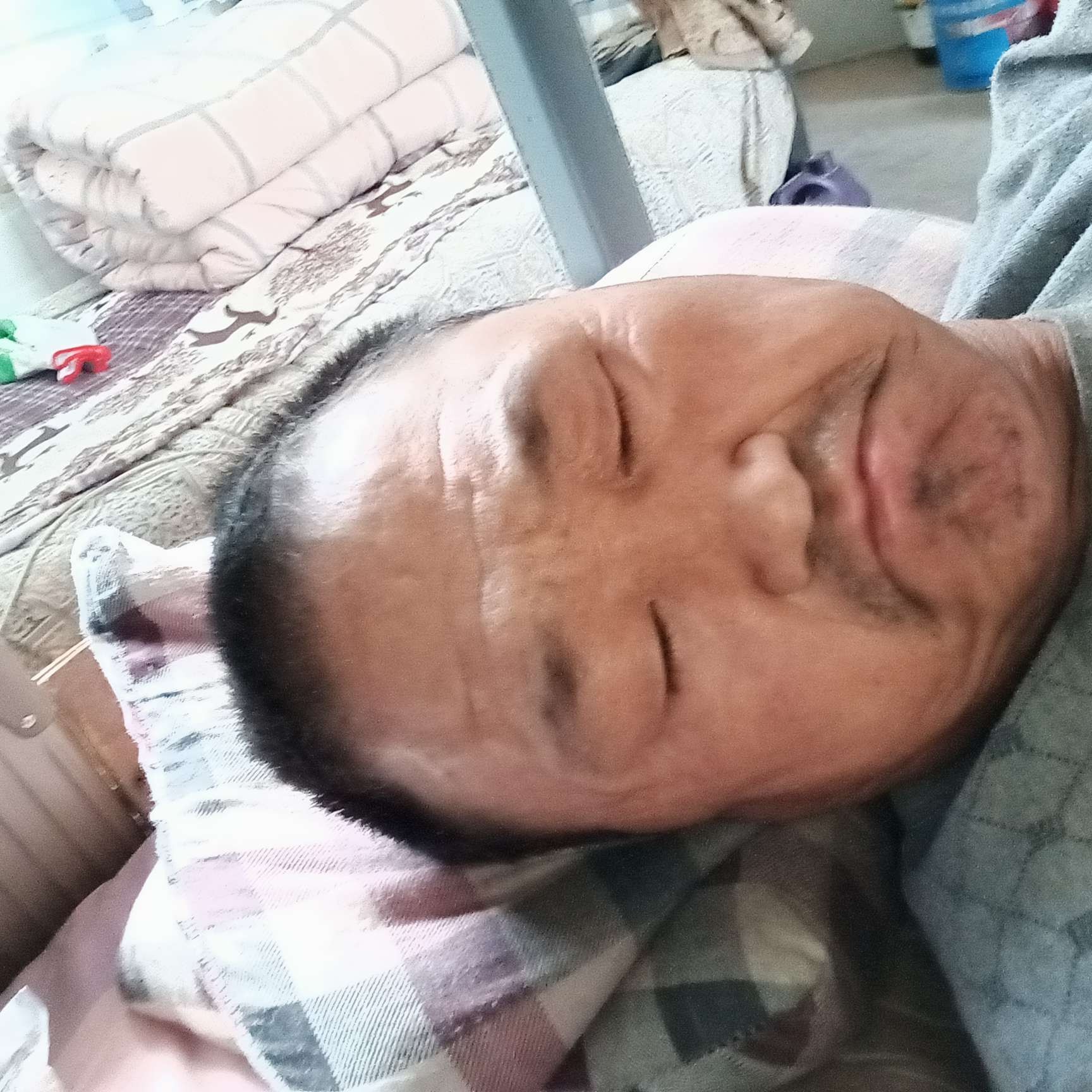 清秀凝眸凉面的照片