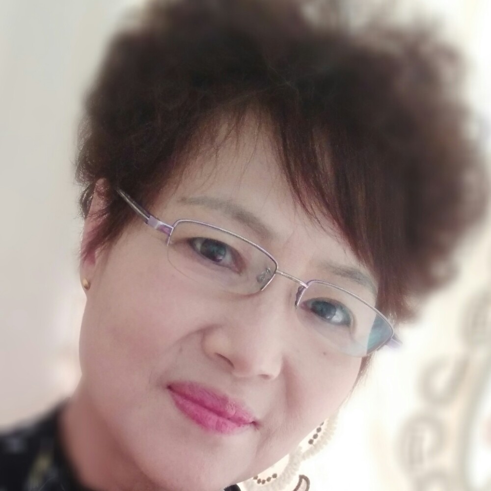 阳光下的冰的照片