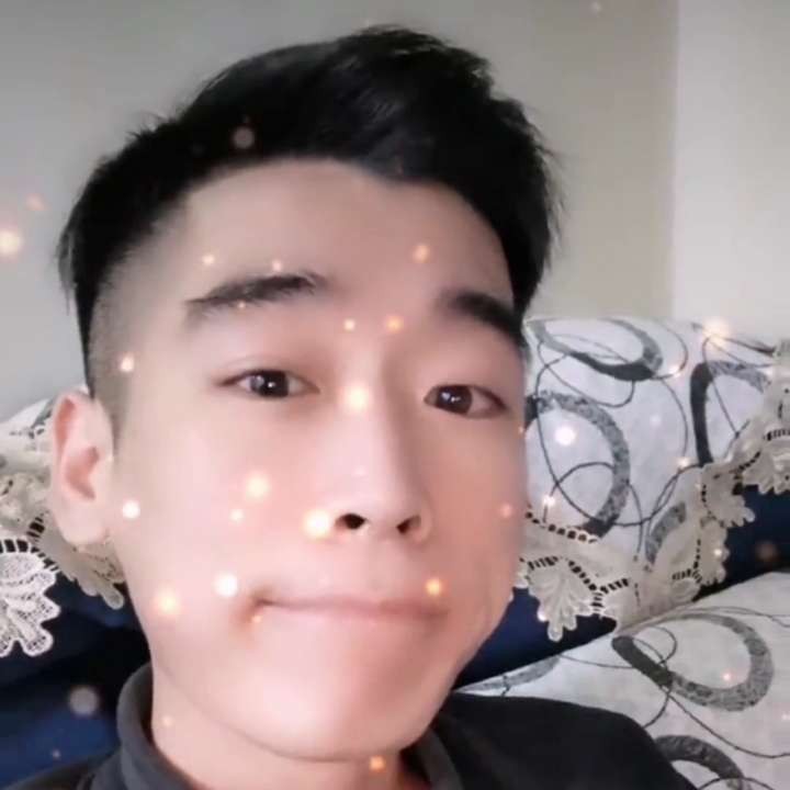 威武拾忆衬衫的照片