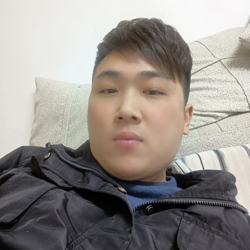 贪玩浅吻御姐的照片