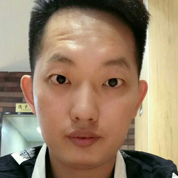 秦卫的照片