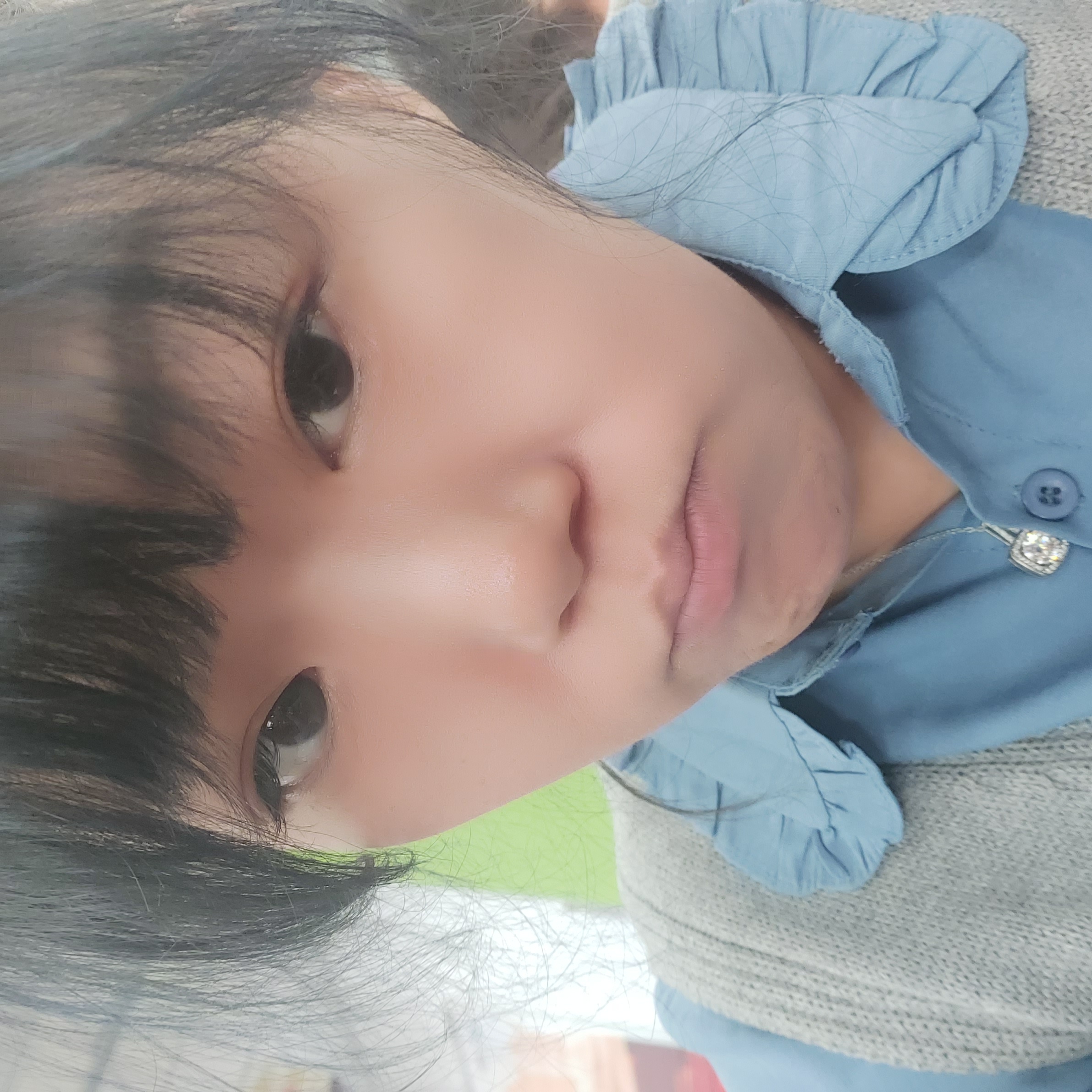 菠萝回首爱笑的照片