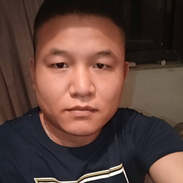 坚定青衣的照片