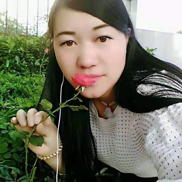 轻松凝眸唇彩的照片