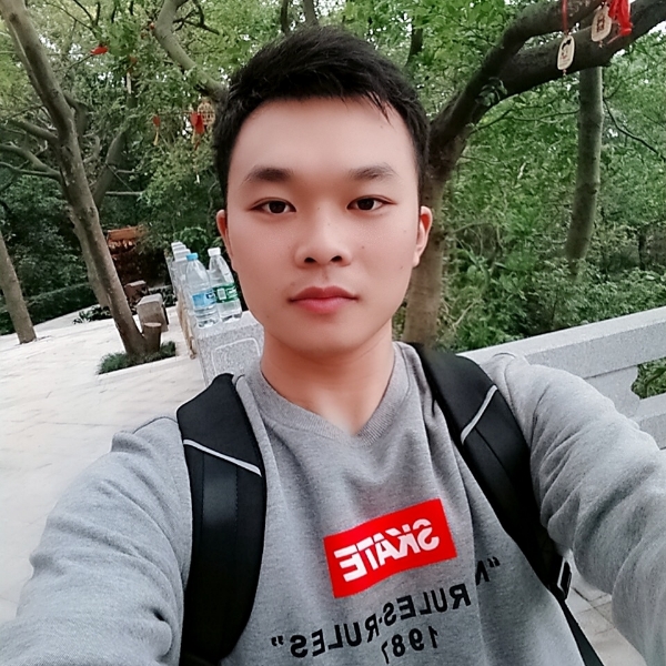 橄榄绿的青春的照片