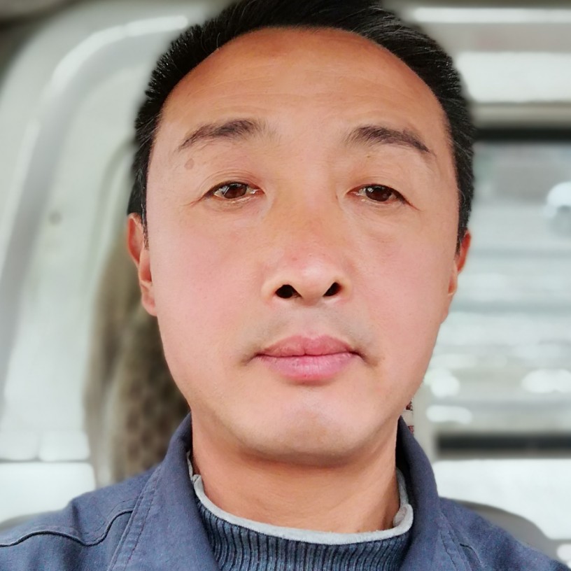 包容凝眸电灯胆的照片