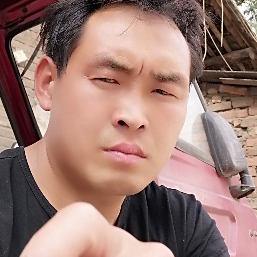 铃铛蹙眉含糊的照片