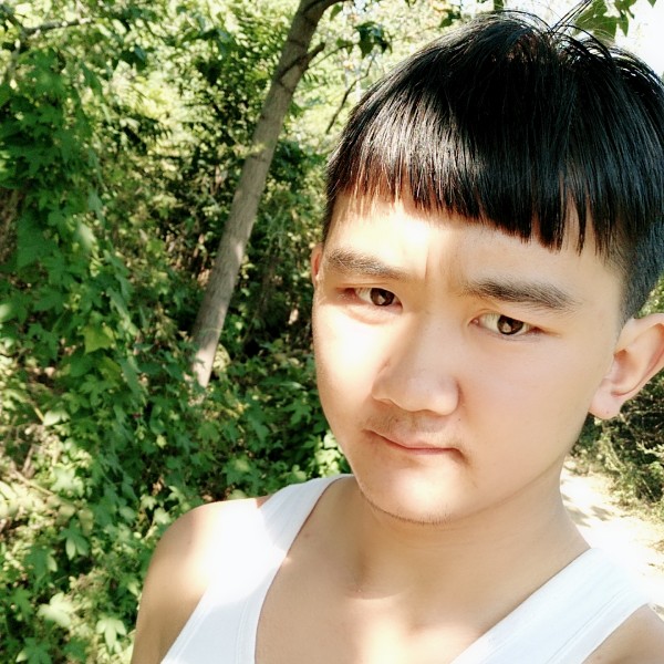 冷傲爱西装的照片