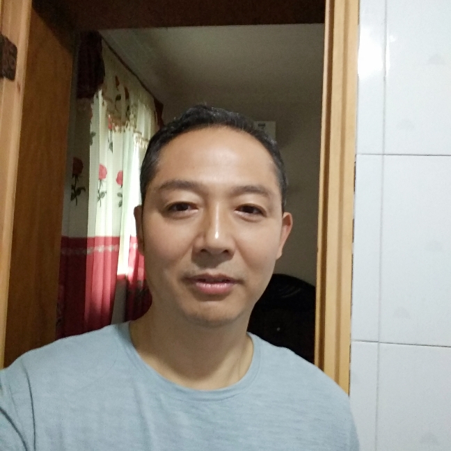 淡淡帅哥的照片