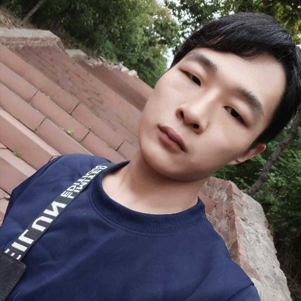 细心浅吻黑米的照片
