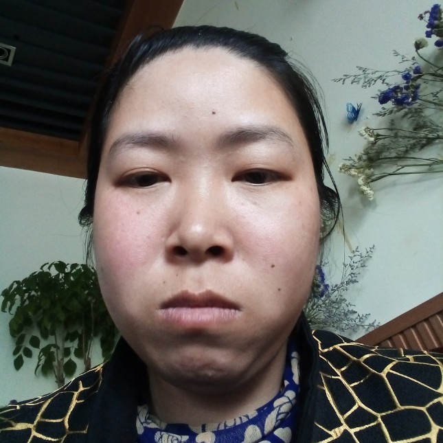 一个人农村女孩的照片