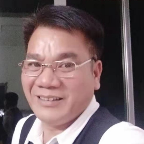 迷航的小船的照片