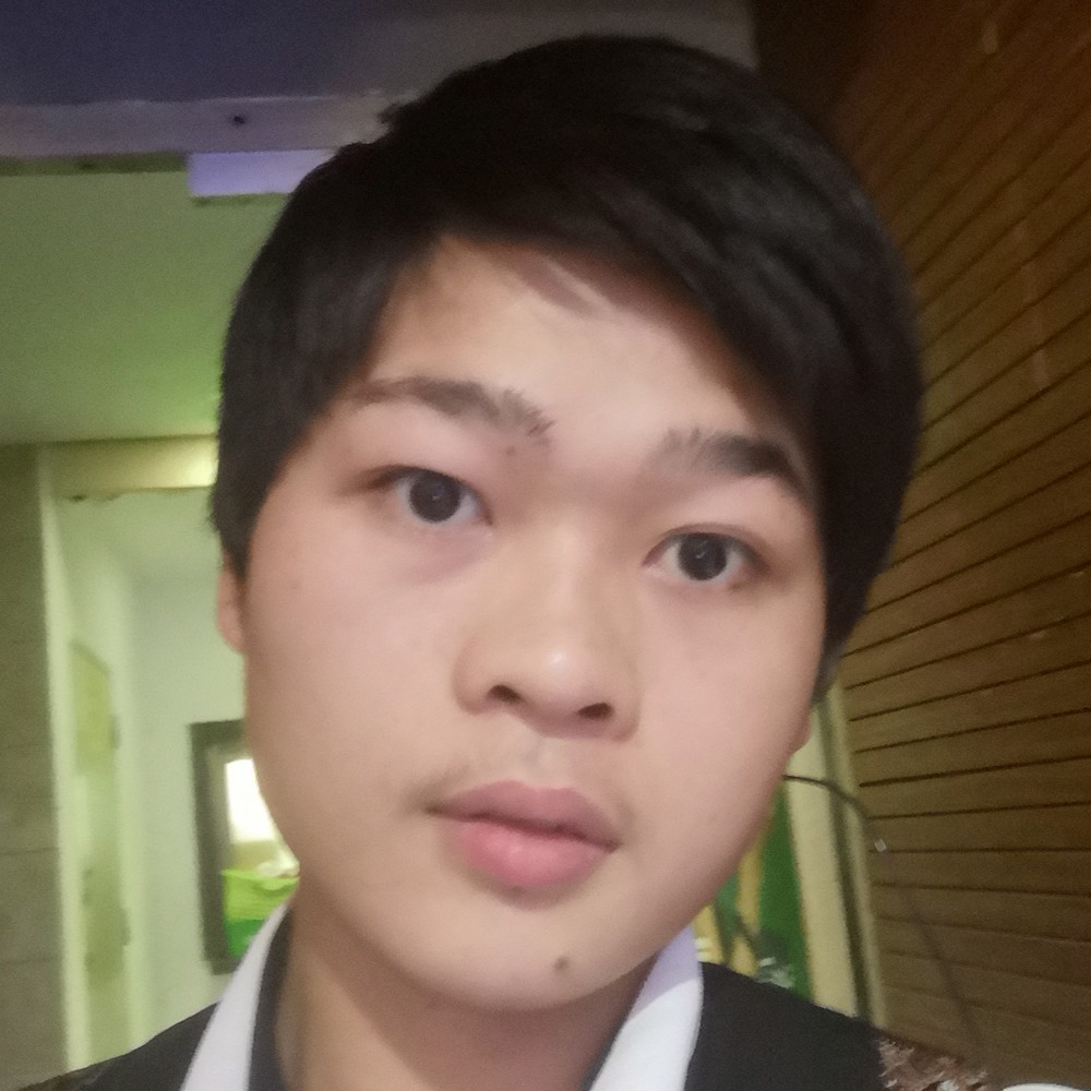 书本倾心哭泣的照片