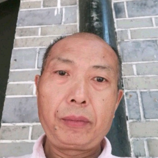 俭朴改变摩托的照片