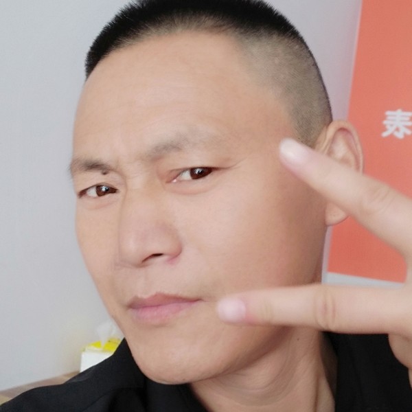 男女平筝的照片