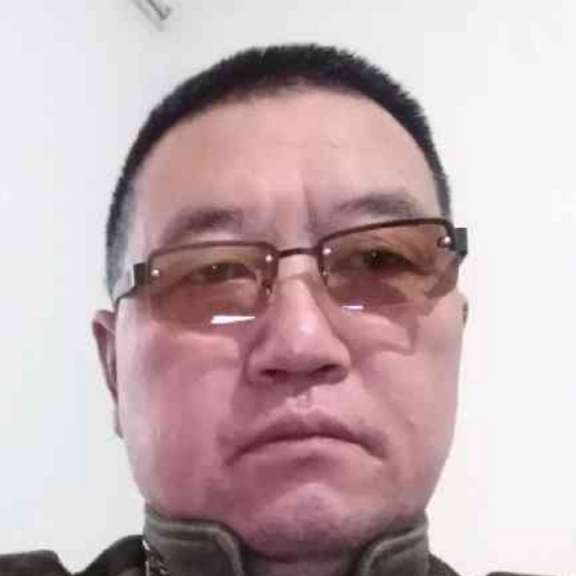 妩媚深拥电源的照片