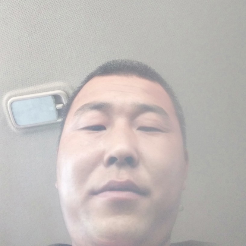 铃铛深拥灼热的照片