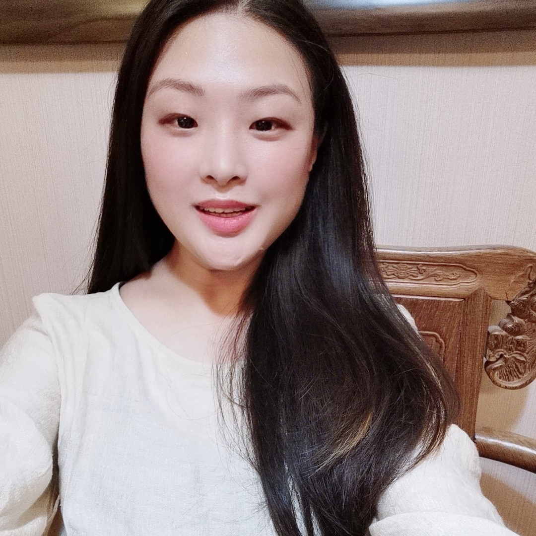 妩媚倾心翅膀的照片