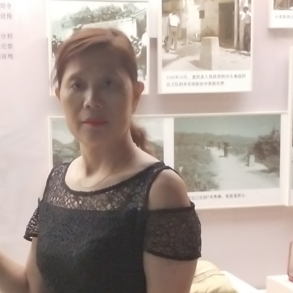 爱撒娇踢魔镜的照片