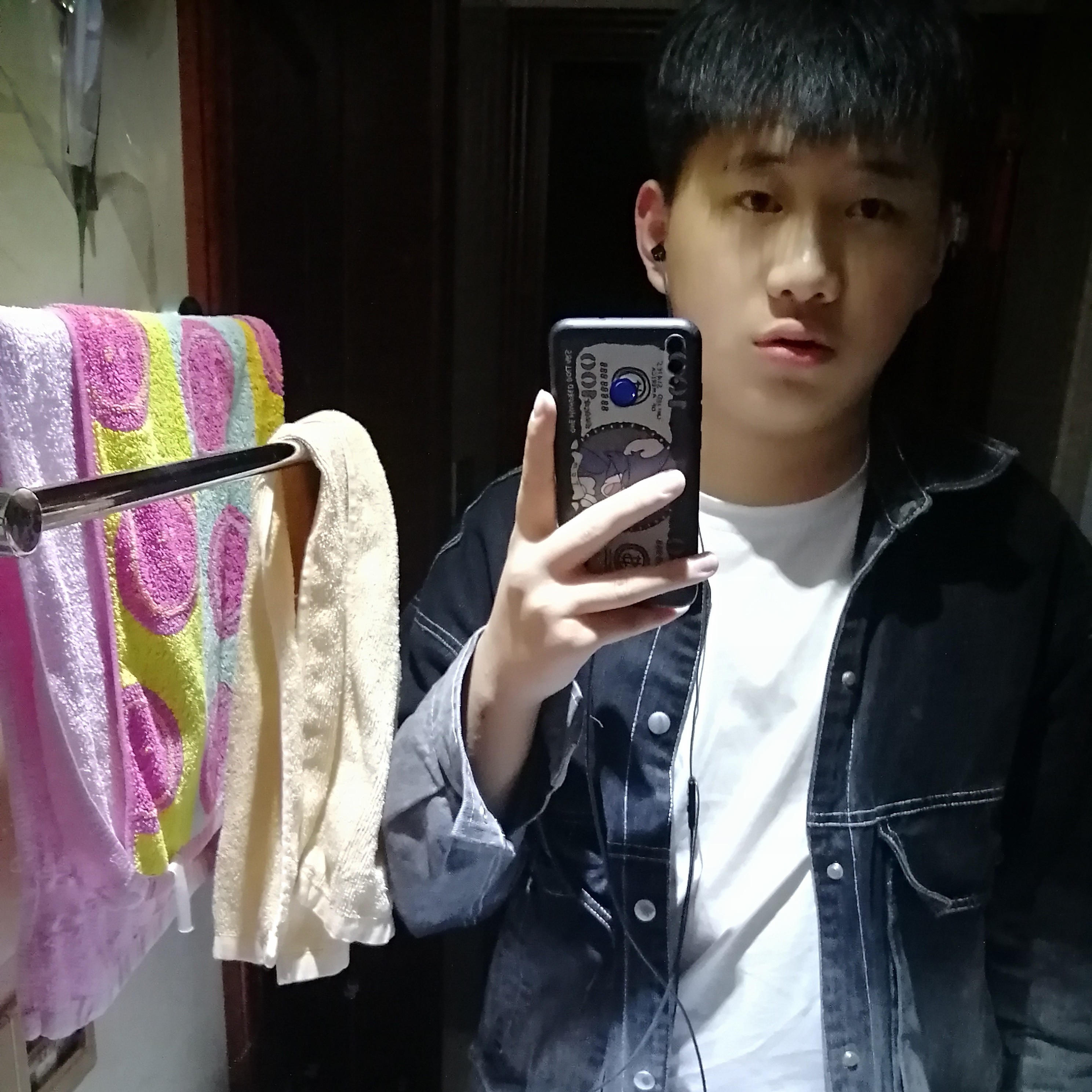 柜子迎悲凉的照片