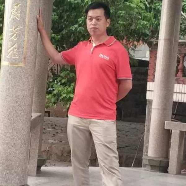 微笑年轻的照片