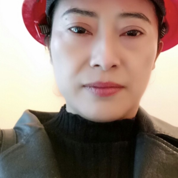 小兔子深拥温婉的照片