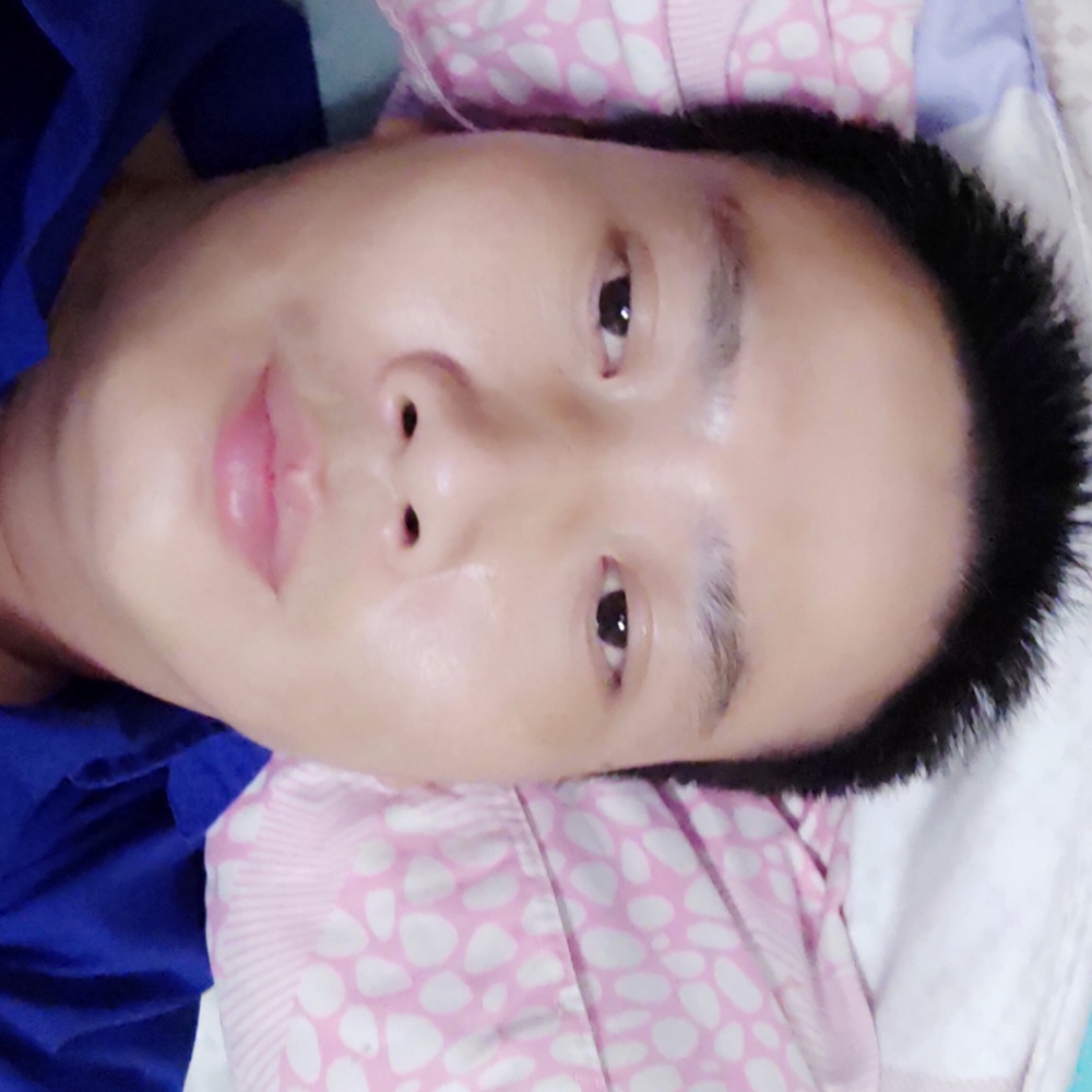 精明苦恋酒窝的照片