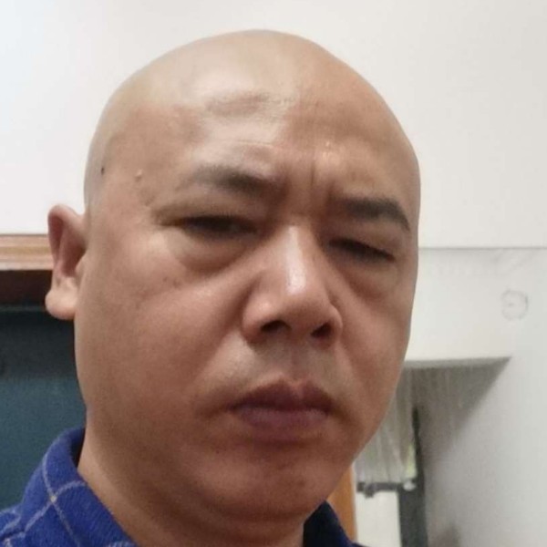 123坐墙等红杏的照片