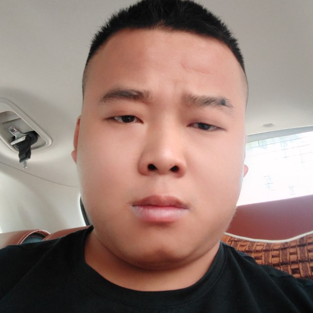 书包挽手鲤鱼的照片