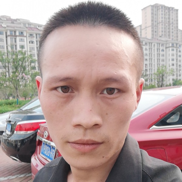 白云凝眸淡然的照片