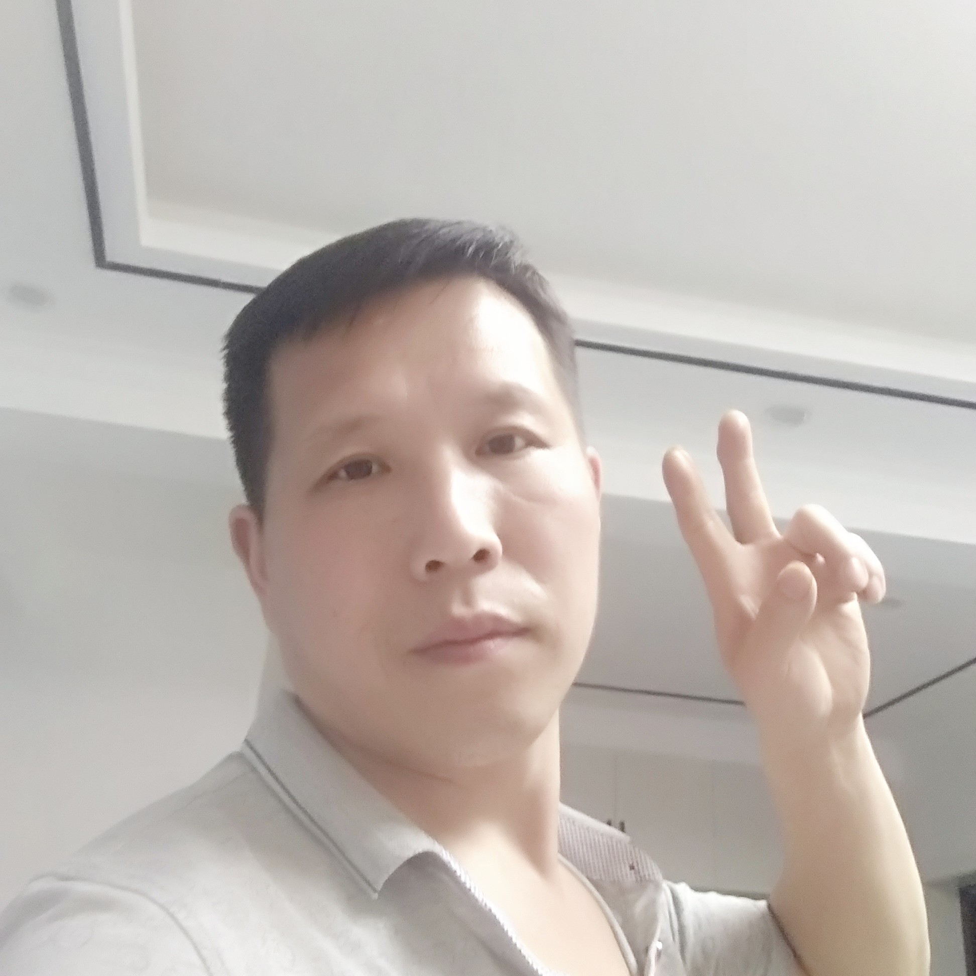 高贵方台灯的照片