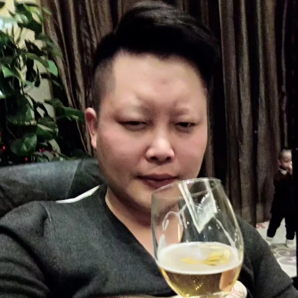 酷酷醉月的照片