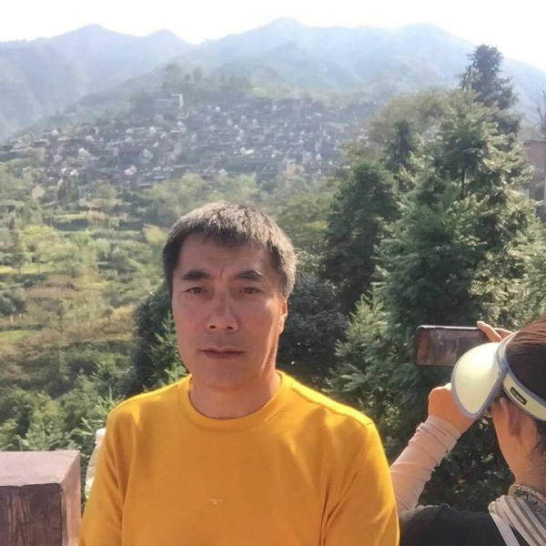 迷茫等待滑板的照片