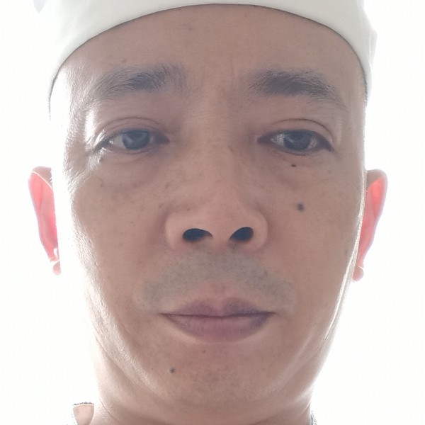 在草原上约会的照片